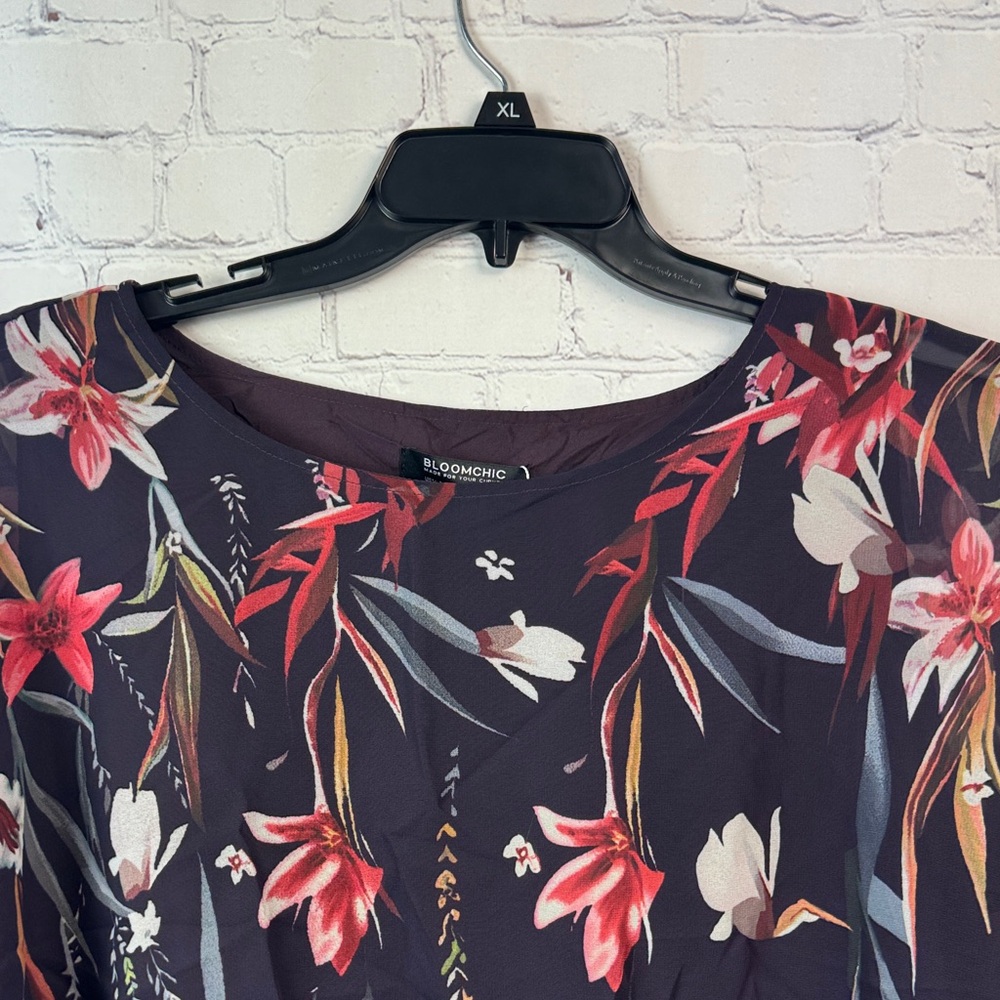 BloomChic Purple Floral Asymmetrical Blouse Plus Size 1X - Picture 4 of 7